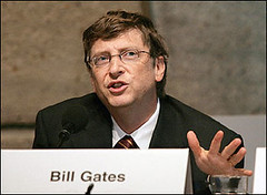 מה ביל גייטס עשה כדי להרוויח הרבה כסף