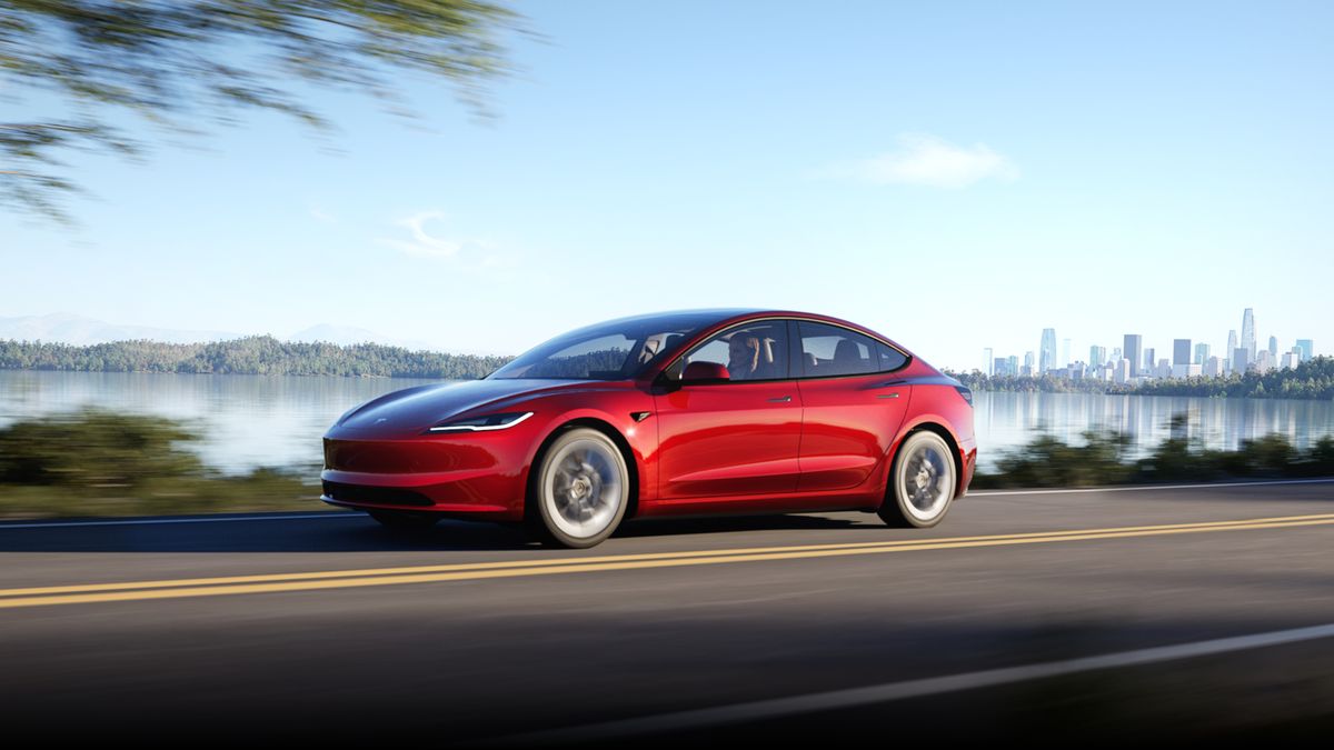 חלוצת הרכבים החשמליים TESLA מתחדשת עם דגם חדש Tesla Model 3