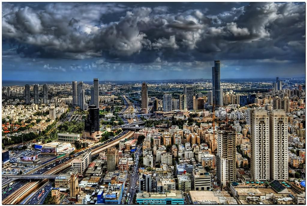 צילום אווירי של תל אביב ביום חורפי